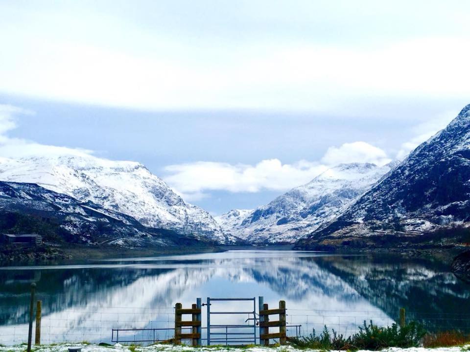 Cozy Snowdonia Chalet カーナーヴォン エクステリア 写真
